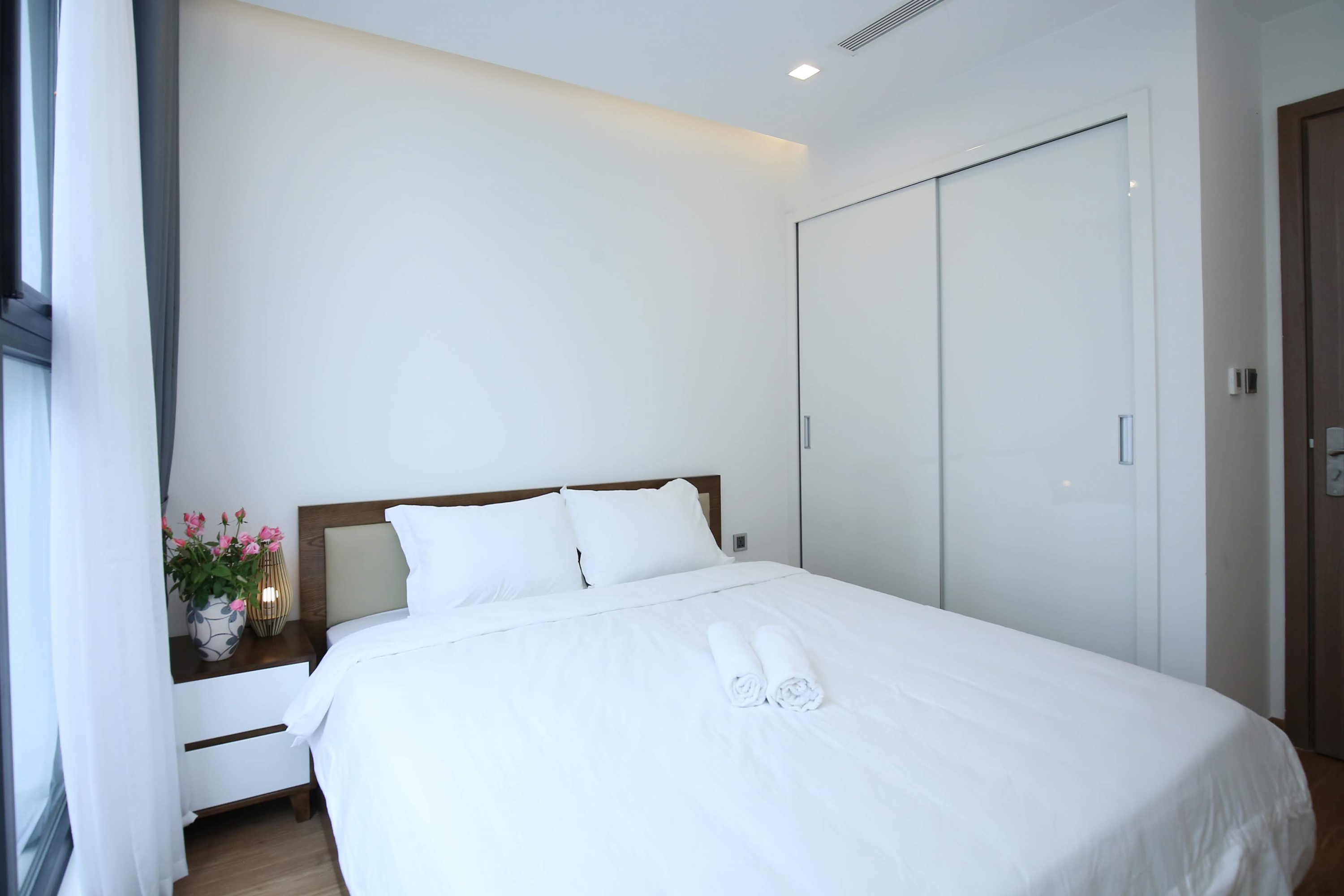 *3BR + 1* Apartment for Rent in Vinhomes Metropolis, 29 Lieu Giai Str, Ba Dinh Dist, Hanoi.