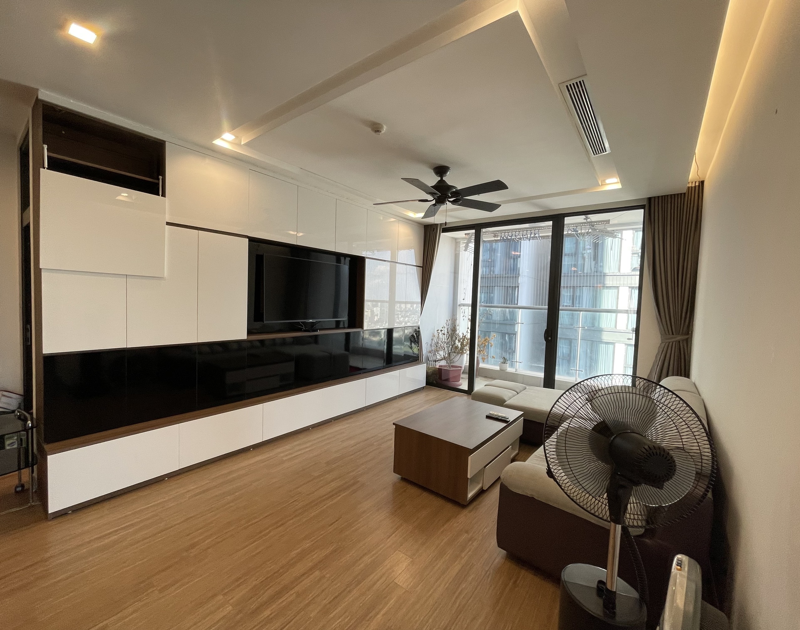 High floor, Amazing view 3BR Apartment for Rent in Vinhomes Metropolis