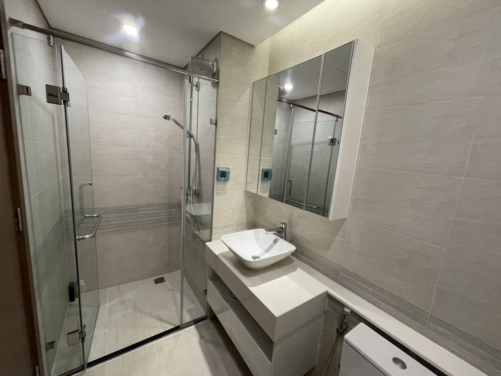 *2BR high floor* Luxury Apartment for Rent in Vinhomes Metropolis (available Jul 2022)